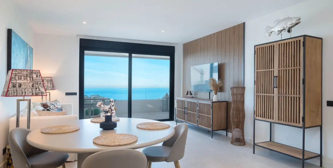 Venta de apartamento en planta media en Altos de los Monteros 4