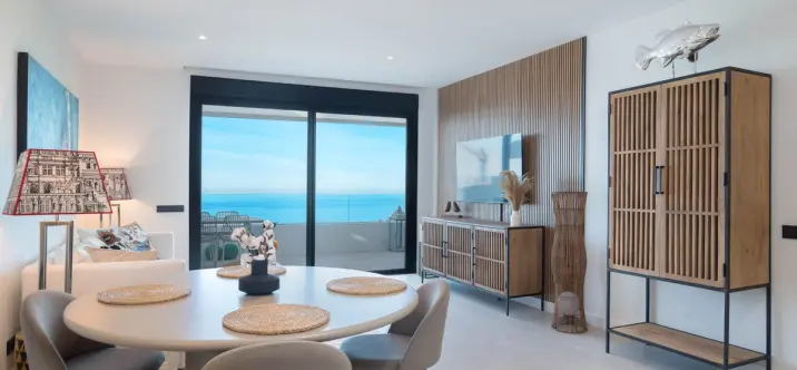 Venta de apartamento en planta media en Altos de los Monteros 3