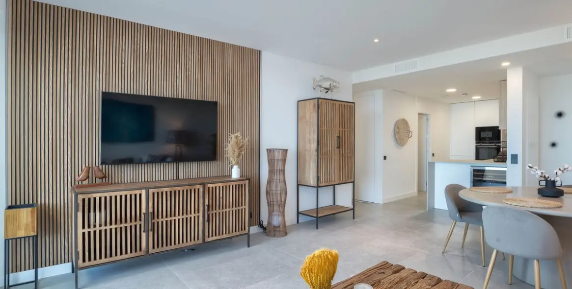 Venta de apartamento en planta media en Altos de los Monteros 5