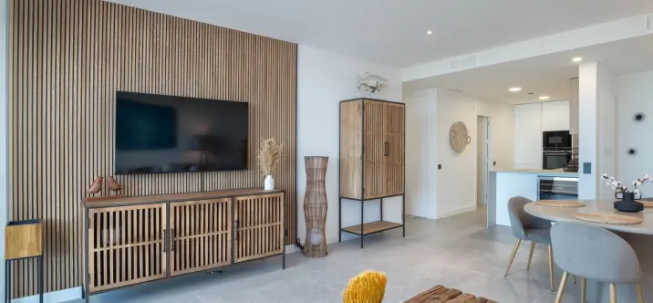 Venta de apartamento en planta media en Altos de los Monteros 4