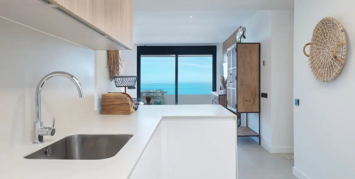 Venta de apartamento en planta media en Altos de los Monteros 7