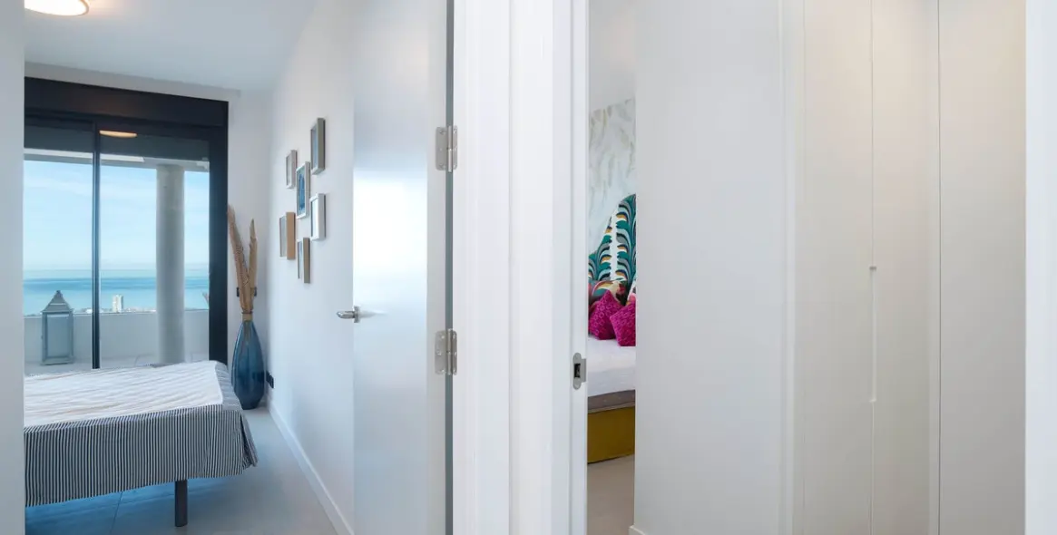 Venta de apartamento en planta media en Altos de los Monteros 12