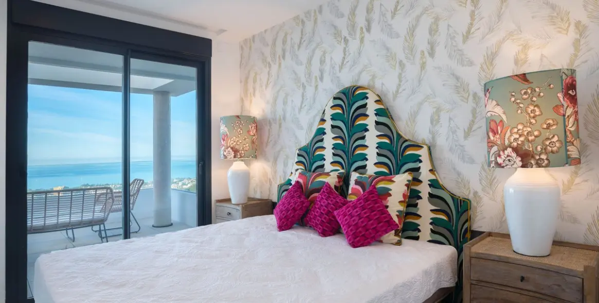 Venta de apartamento en planta media en Altos de los Monteros 14