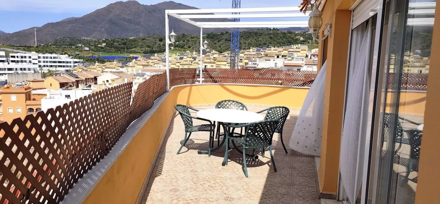Sale of penthouse in Estepona 3