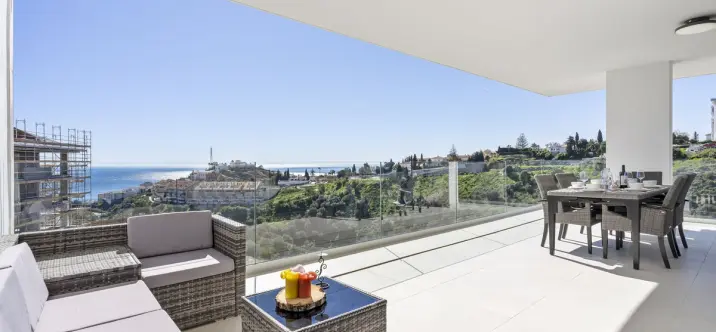 Venta de apartamento en planta media en Fuengirola 2