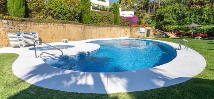 Venta de apartamento en planta media en Nueva Andalucía 0