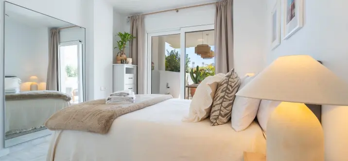 Venta de apartamento en planta media en Nueva Andalucía 4