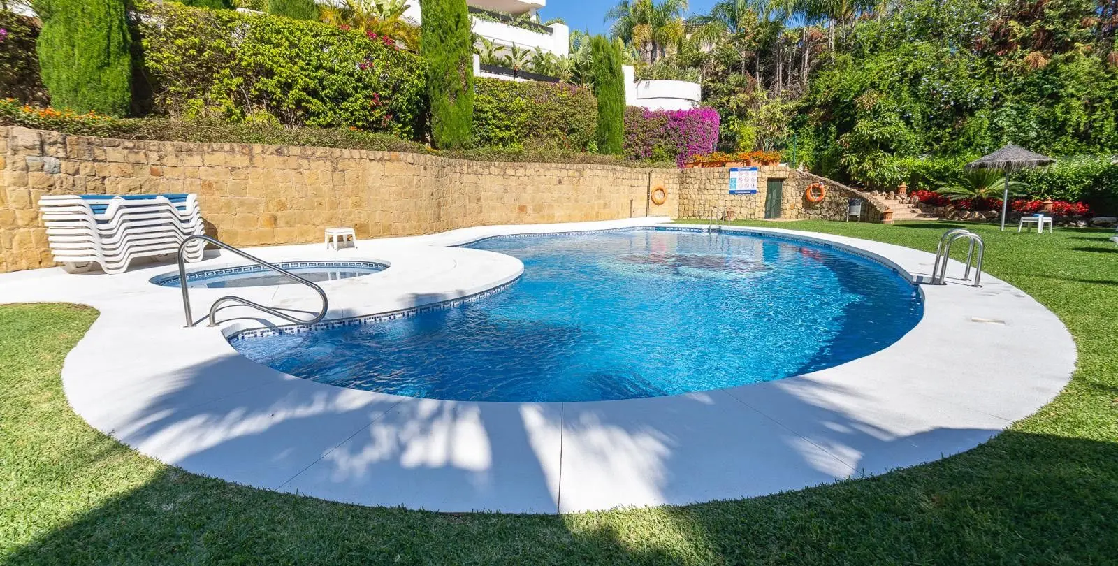 Sale of middle floor apartment in Nueva Andalucía 1