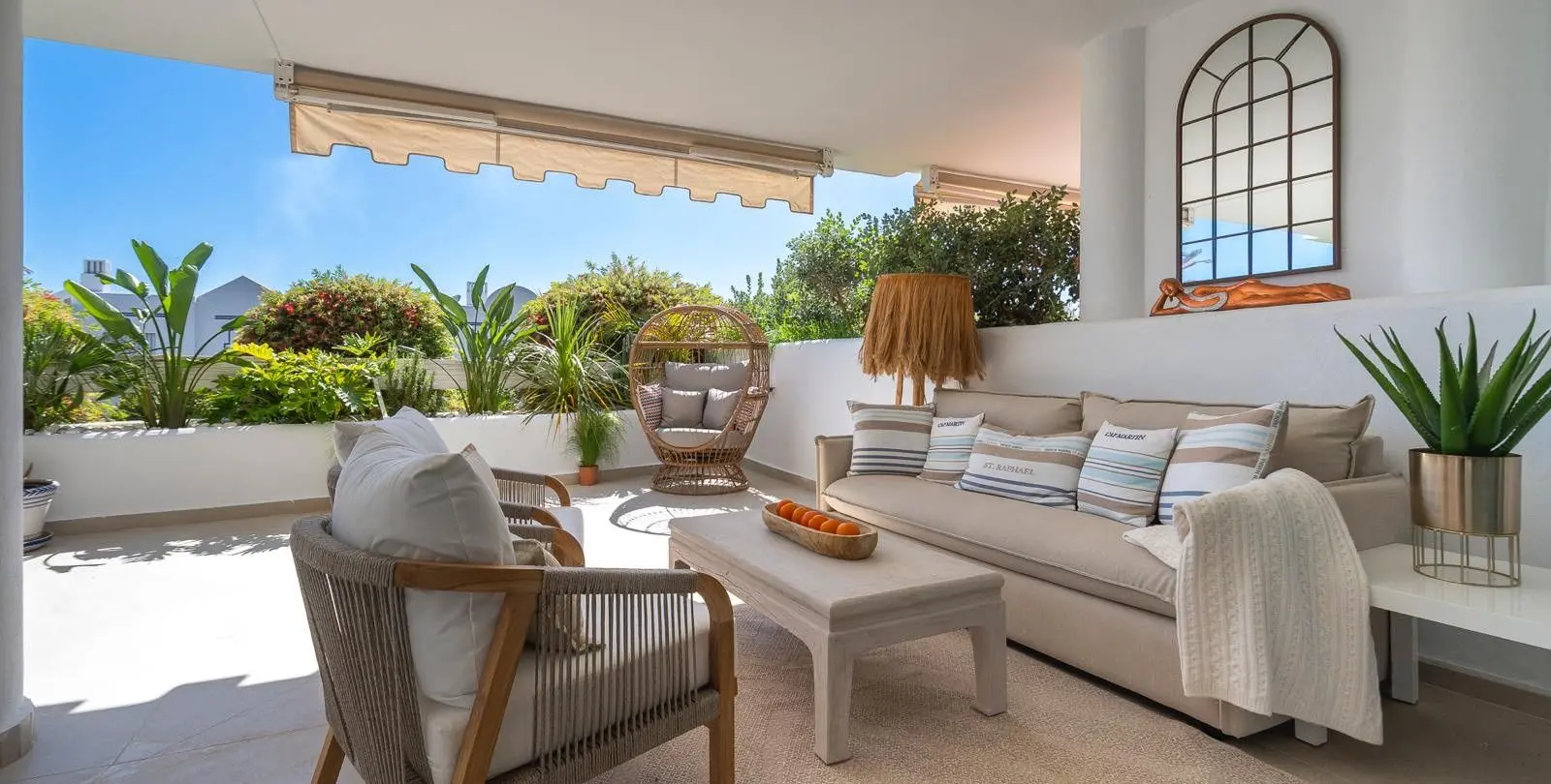 Sale of middle floor apartment in Nueva Andalucía 3
