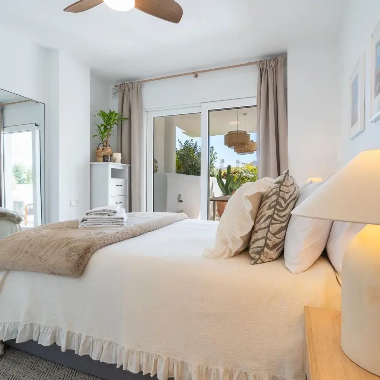 Sale of middle floor apartment in Nueva Andalucía