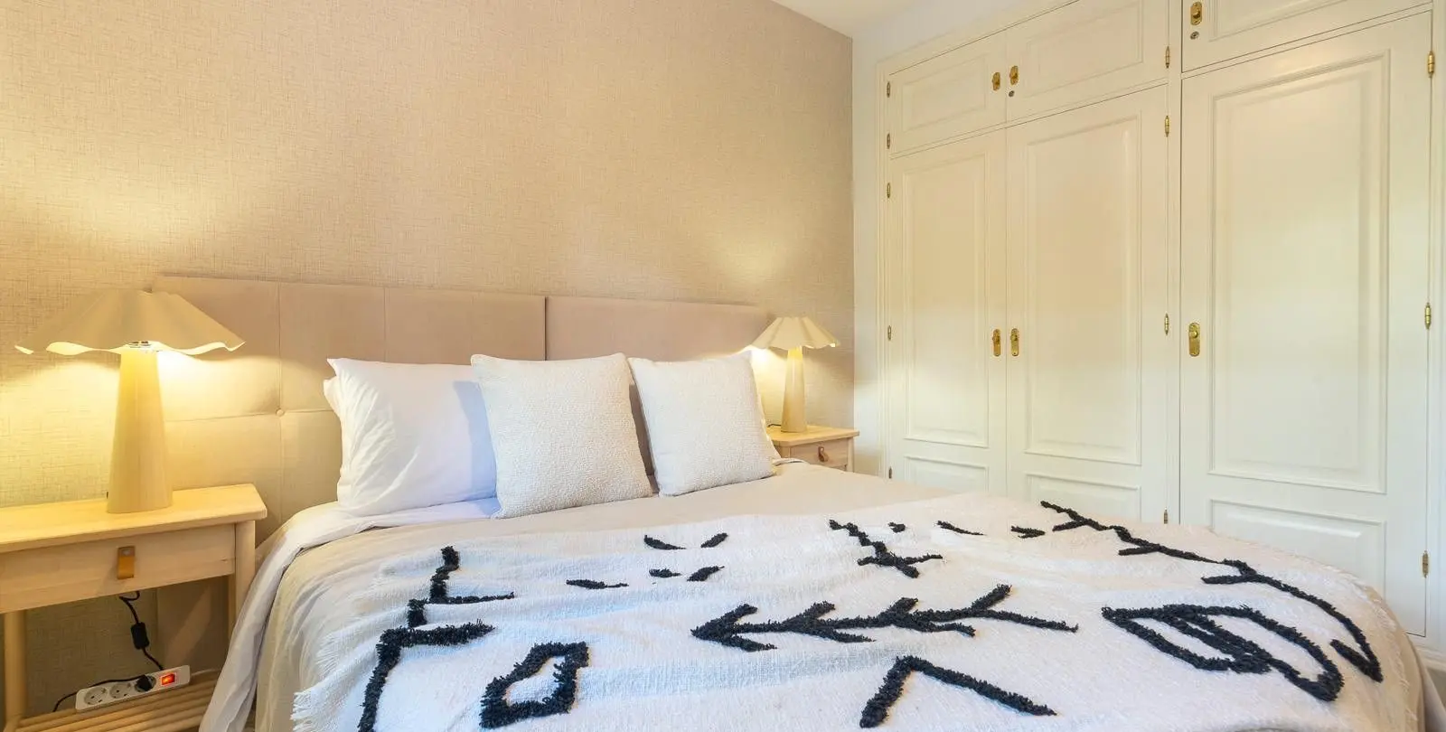 Sale of middle floor apartment in Nueva Andalucía 11