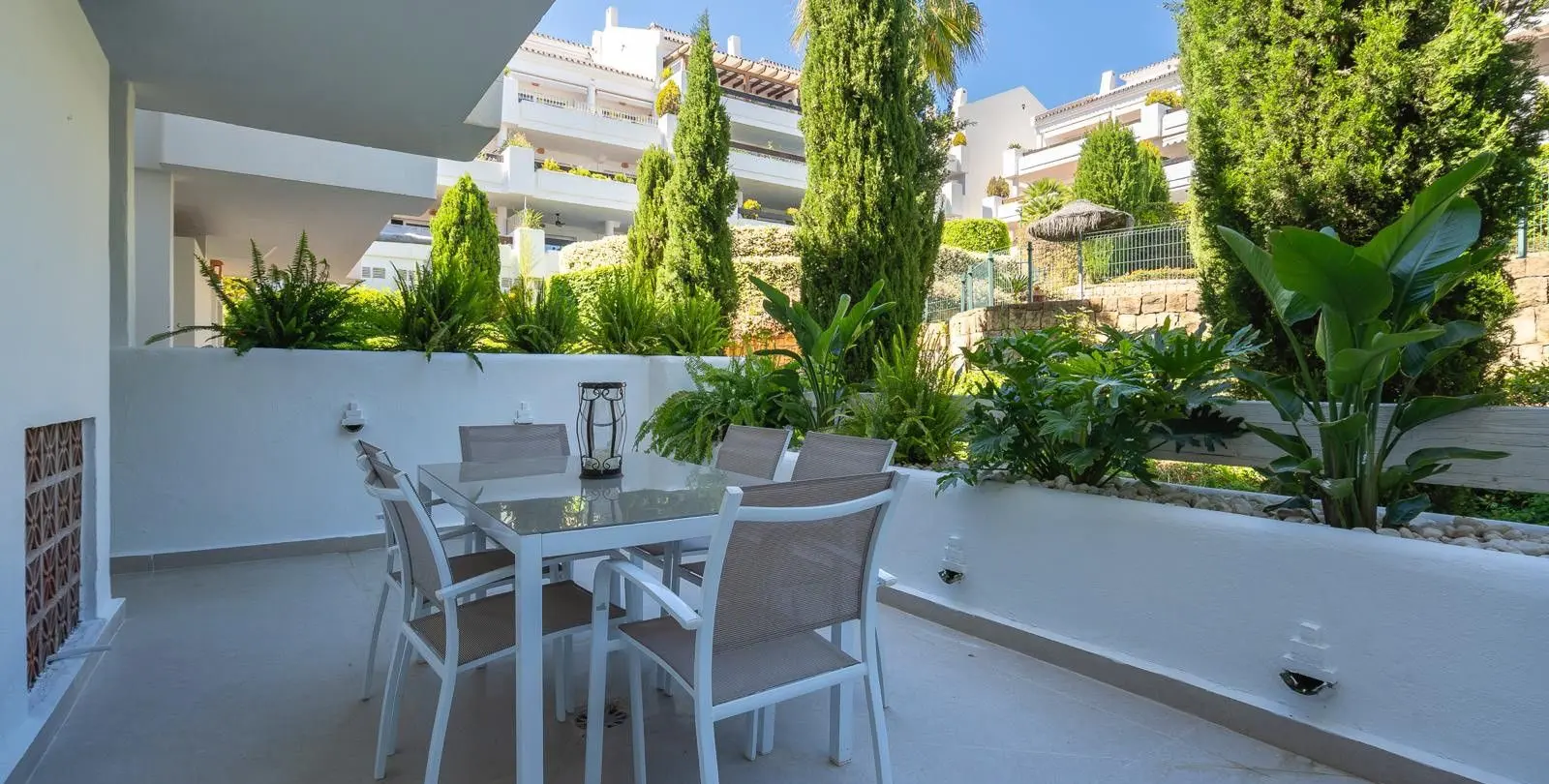 Sale of middle floor apartment in Nueva Andalucía 17