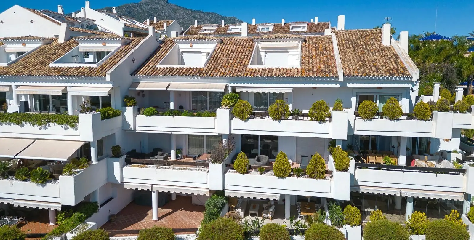 Sale of middle floor apartment in Nueva Andalucía 19