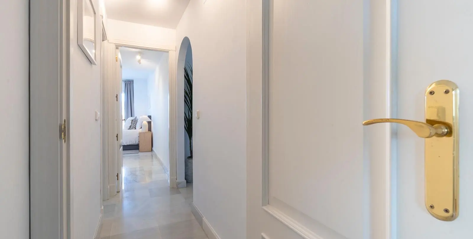 Sale of middle floor apartment in Nueva Andalucía 20