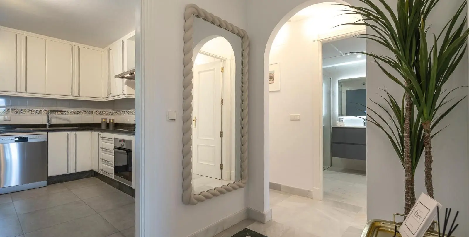 Sale of middle floor apartment in Nueva Andalucía 21