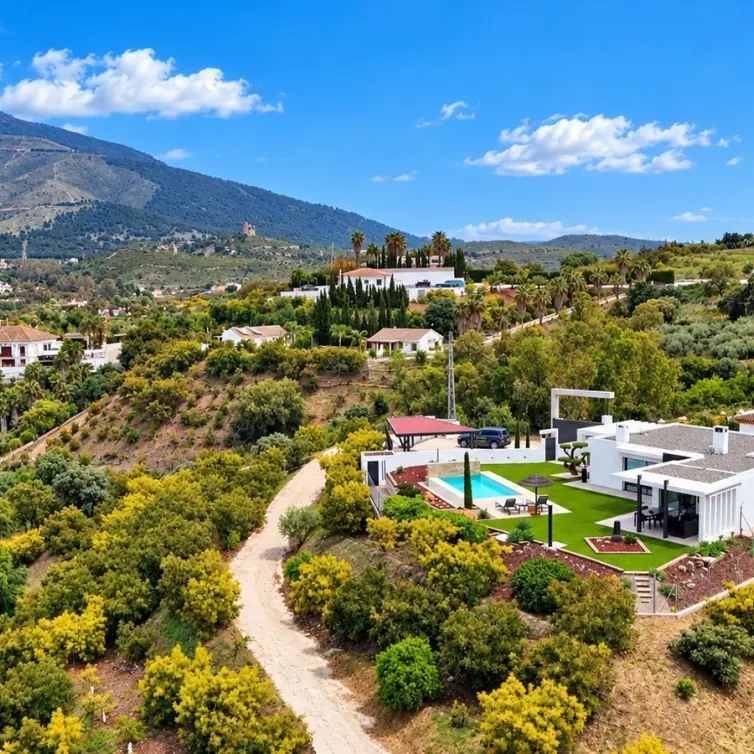 Sale of detached villa in Alhaurín el Grande