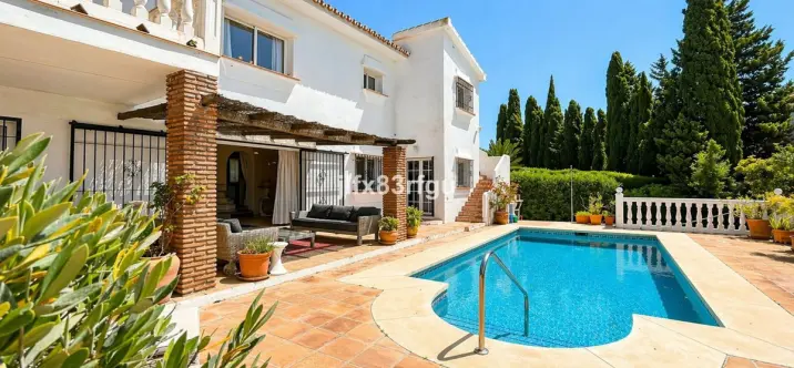 Venta de villa independiente en Riviera del Sol 1