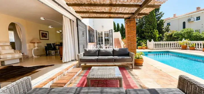 Venta de villa independiente en Riviera del Sol 2