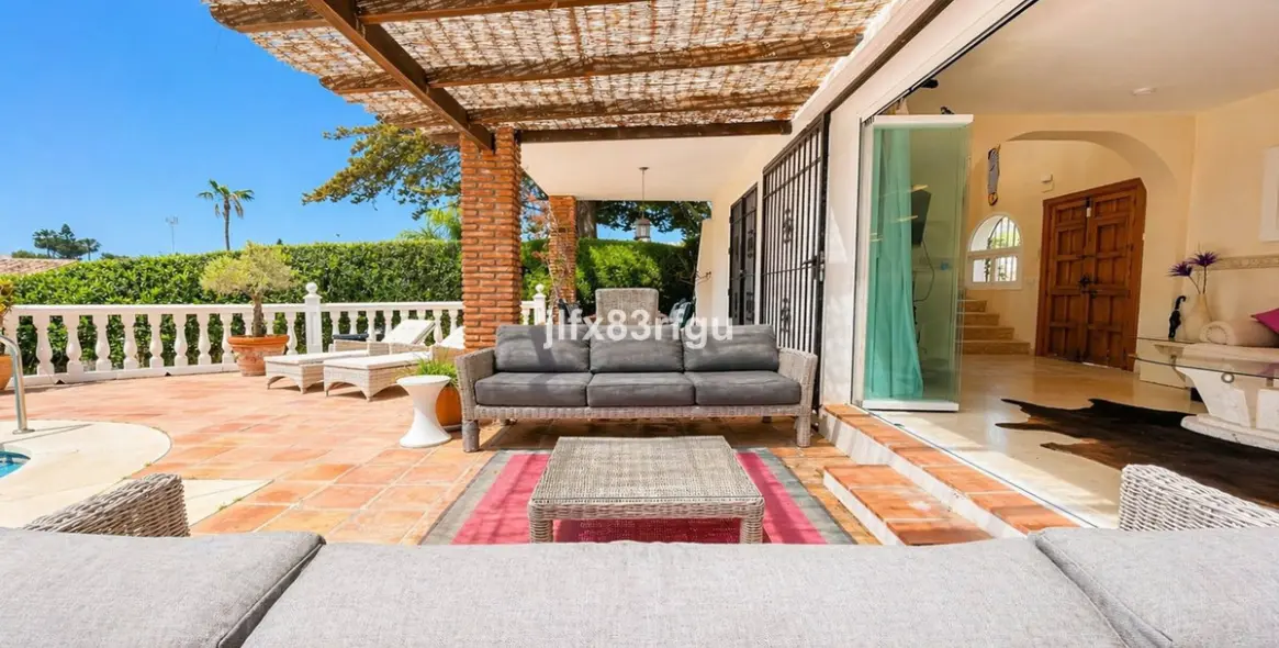 Venta de villa independiente en Riviera del Sol 4