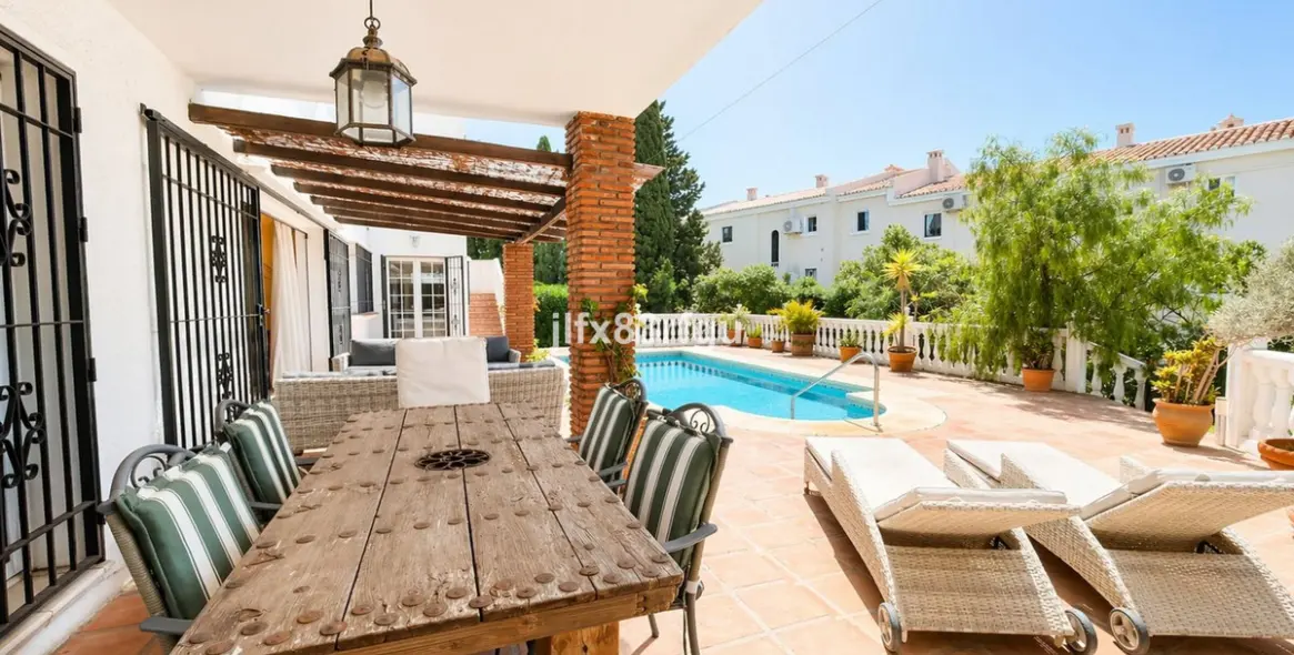 Venta de villa independiente en Riviera del Sol 5