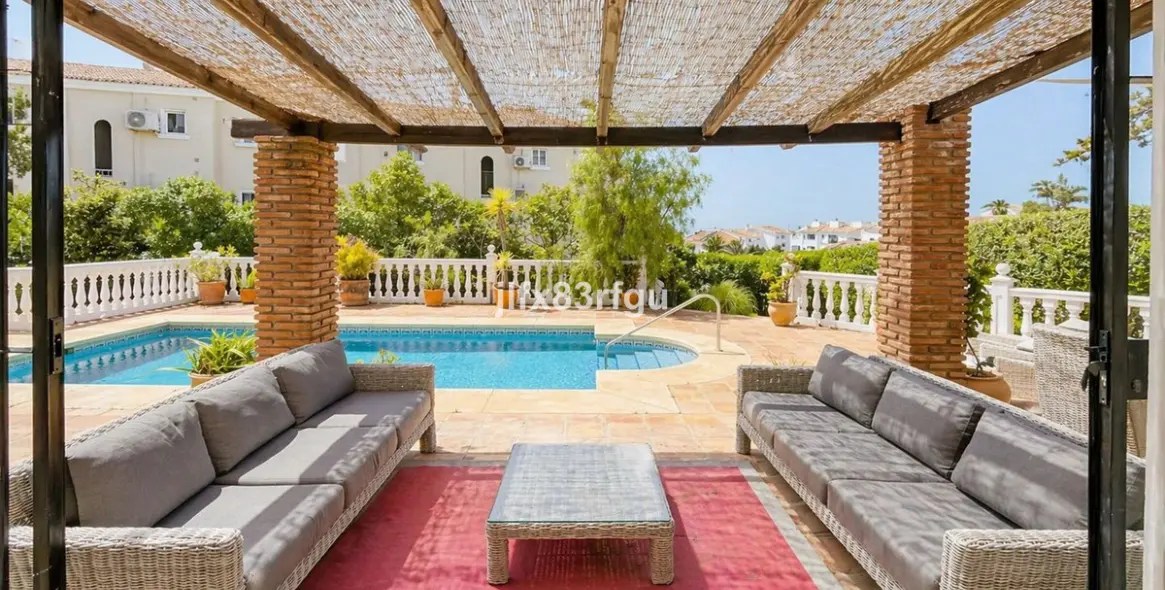 Venta de villa independiente en Riviera del Sol 6