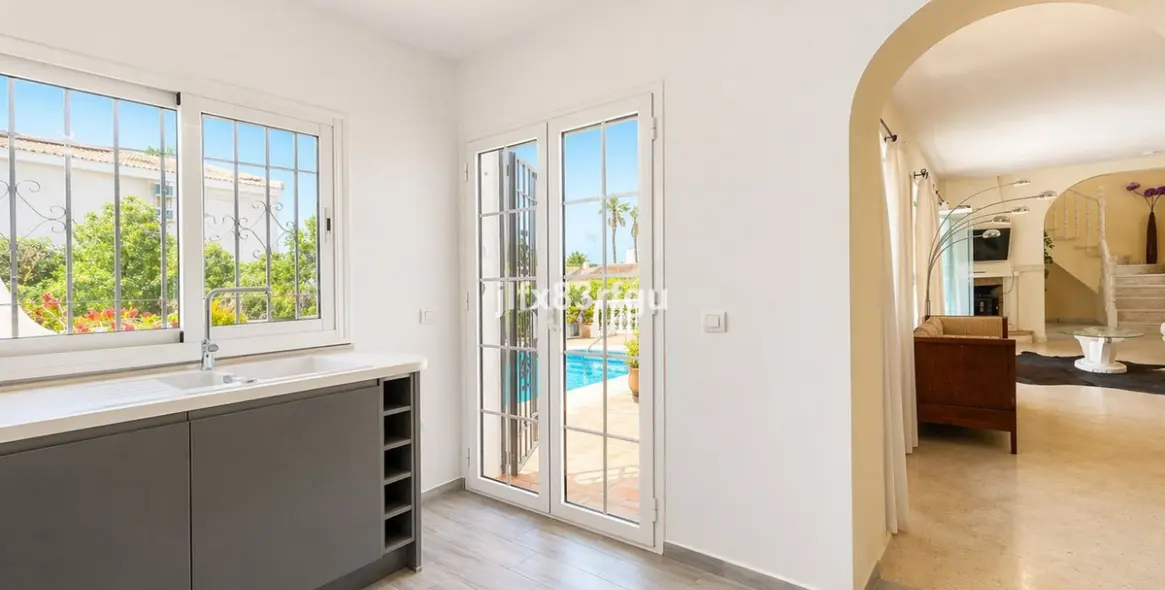 Venta de villa independiente en Riviera del Sol 9