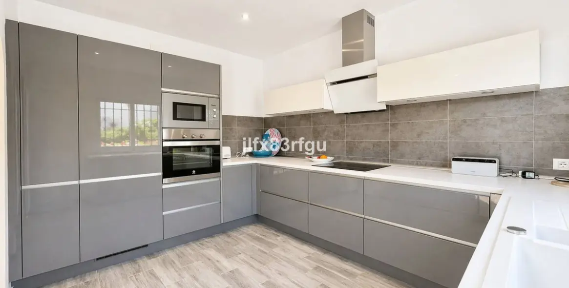 Venta de villa independiente en Riviera del Sol 11