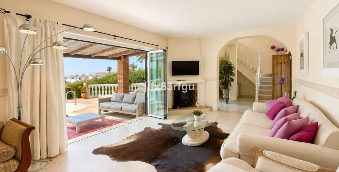 Venta de villa independiente en Riviera del Sol 12