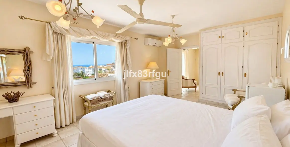 Venta de villa independiente en Riviera del Sol 17