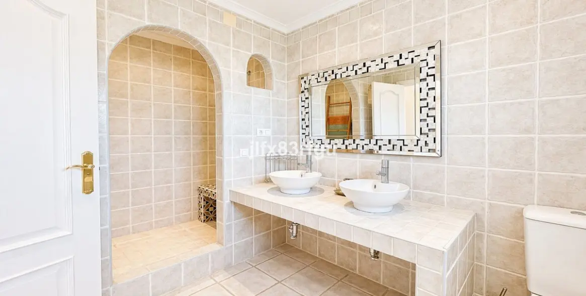 Venta de villa independiente en Riviera del Sol 19