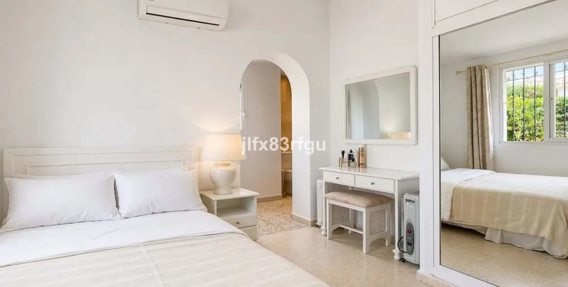 Venta de villa independiente en Riviera del Sol 23