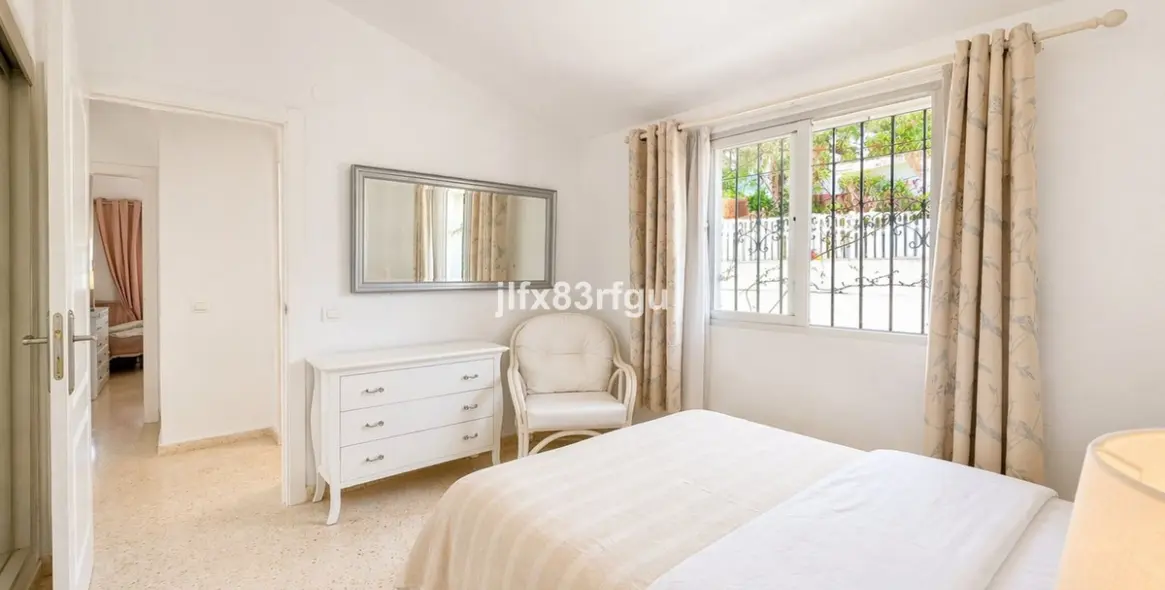 Venta de villa independiente en Riviera del Sol 27