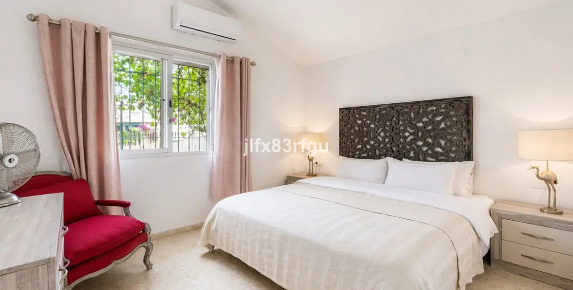 Venta de villa independiente en Riviera del Sol 28