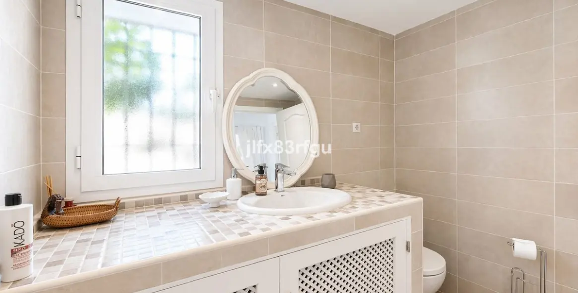 Venta de villa independiente en Riviera del Sol 31