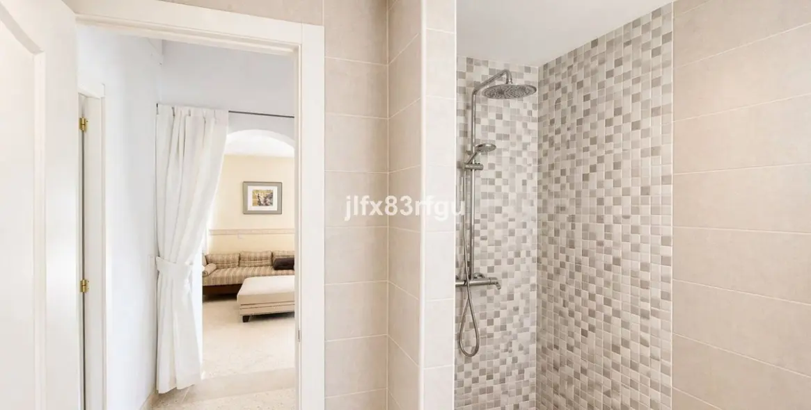 Venta de villa independiente en Riviera del Sol 32