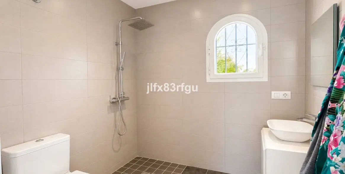 Venta de villa independiente en Riviera del Sol 35