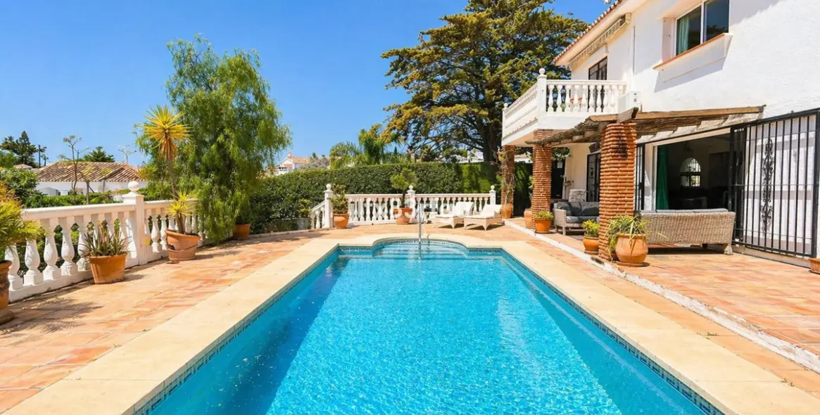 Venta de villa independiente en Riviera del Sol 37