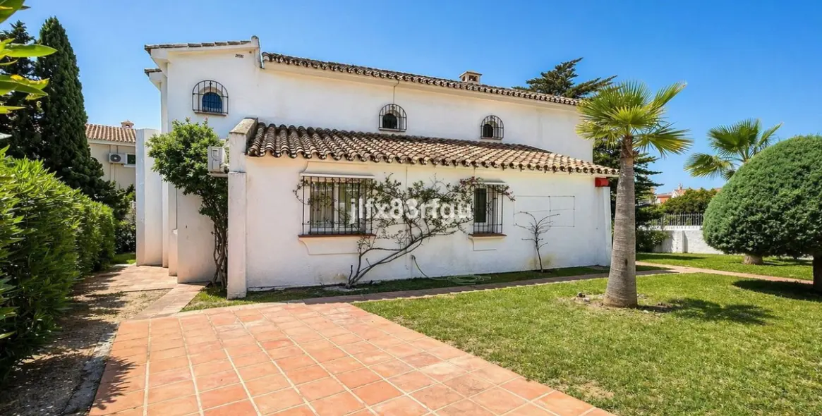 Venta de villa independiente en Riviera del Sol 39