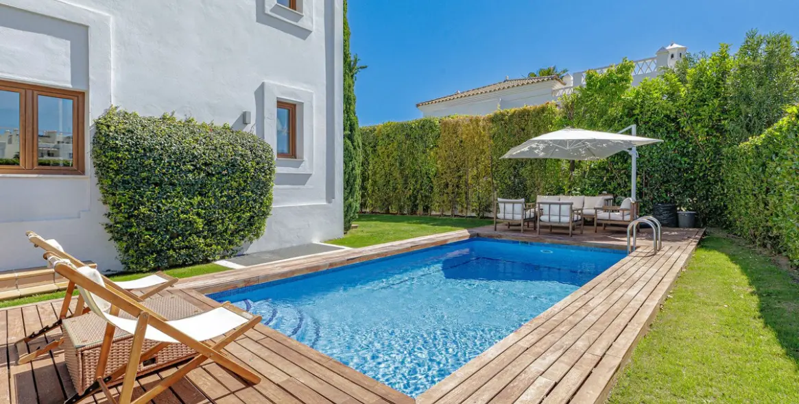 Venta de villa independiente en Selwo 1