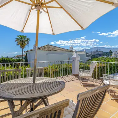 Venta de villa independiente en Selwo