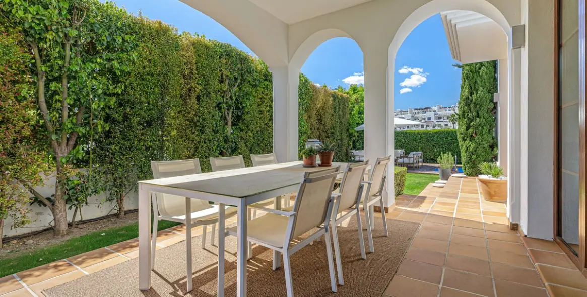 Venta de villa independiente en Selwo 16