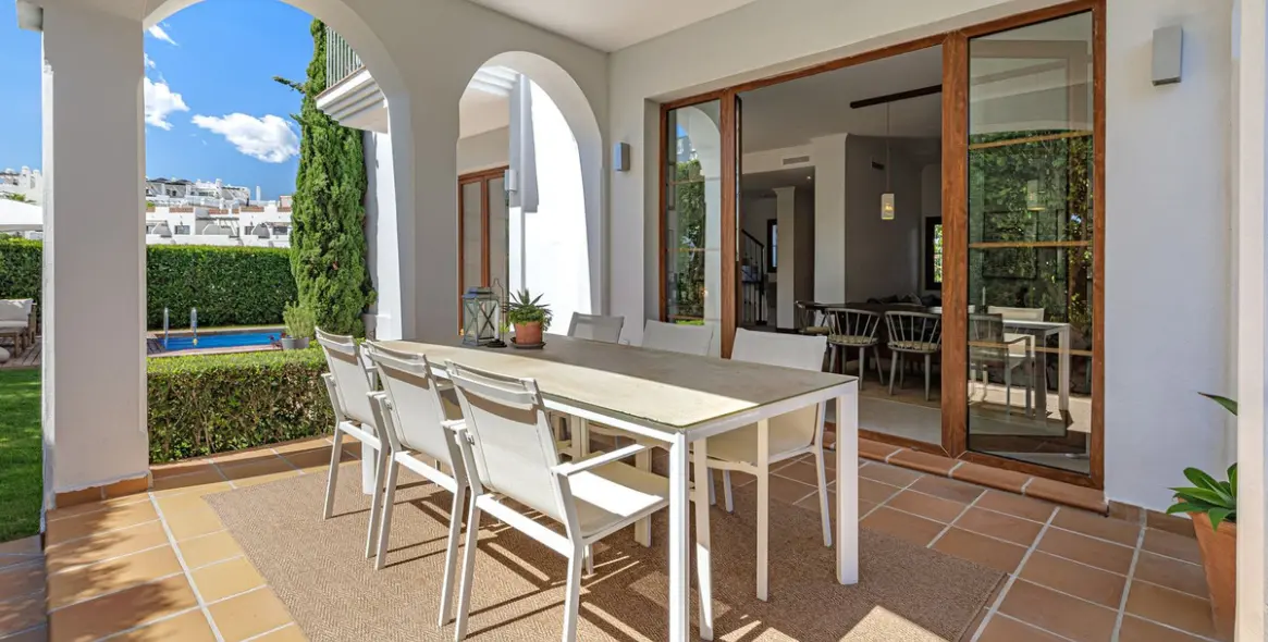 Venta de villa independiente en Selwo 17