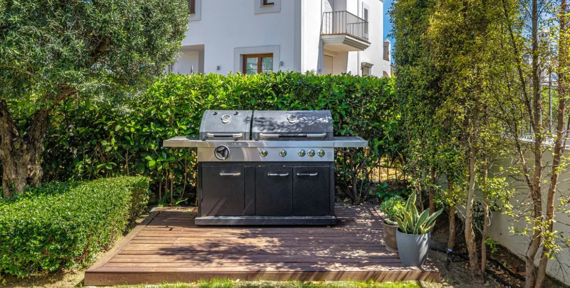 Venta de villa independiente en Selwo 18