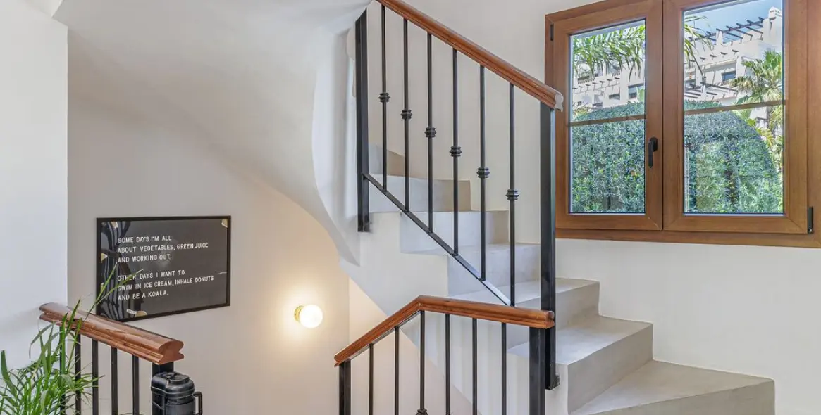 Venta de villa independiente en Selwo 23