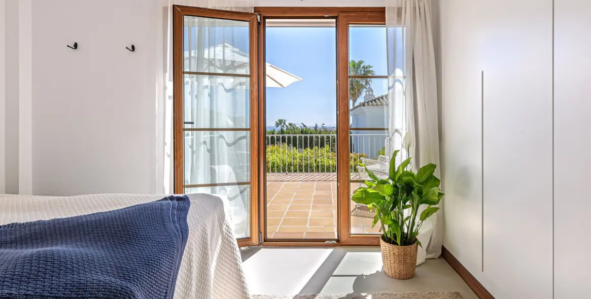 Venta de villa independiente en Selwo 27