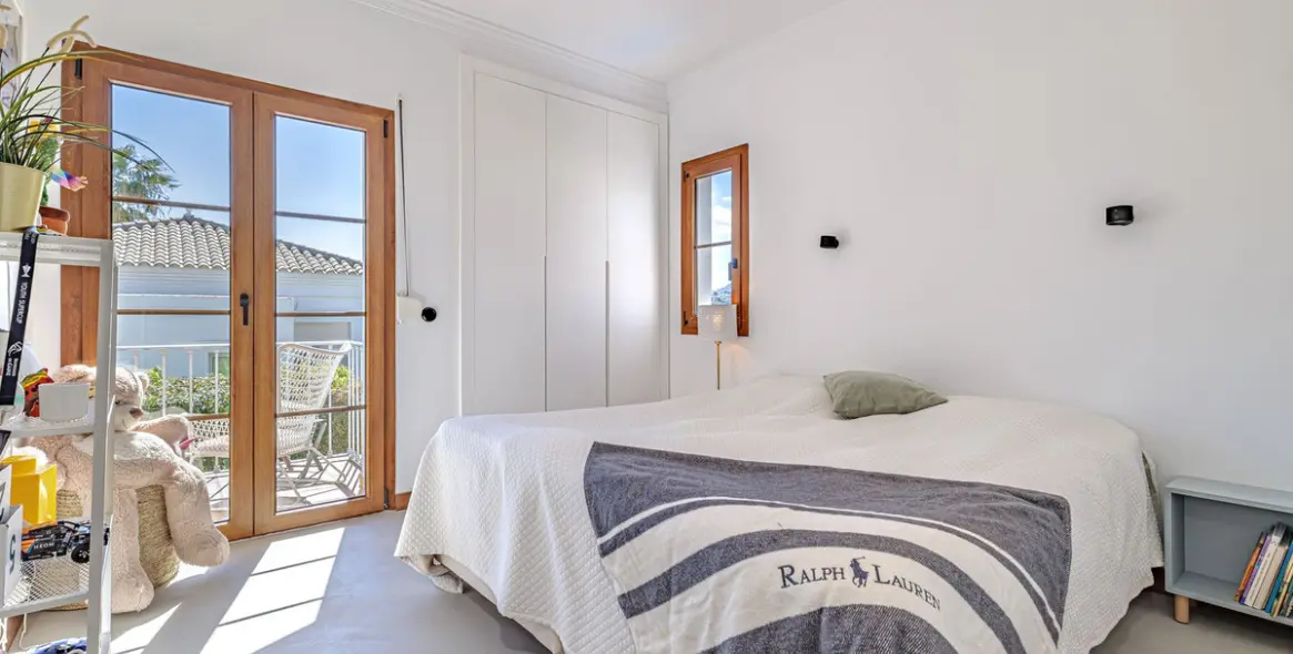 Venta de villa independiente en Selwo 31