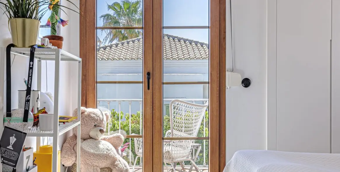 Venta de villa independiente en Selwo 32