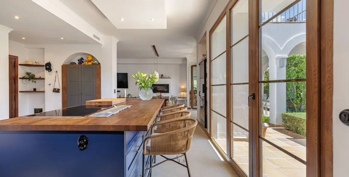 Sale of detached villa in Selwo 8