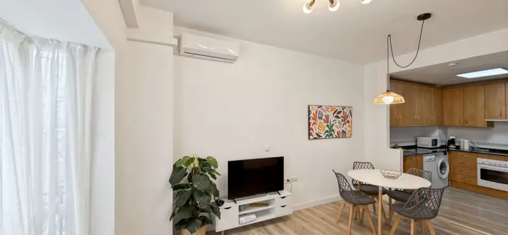 Venta de apartamento en planta media en La Merced 2
