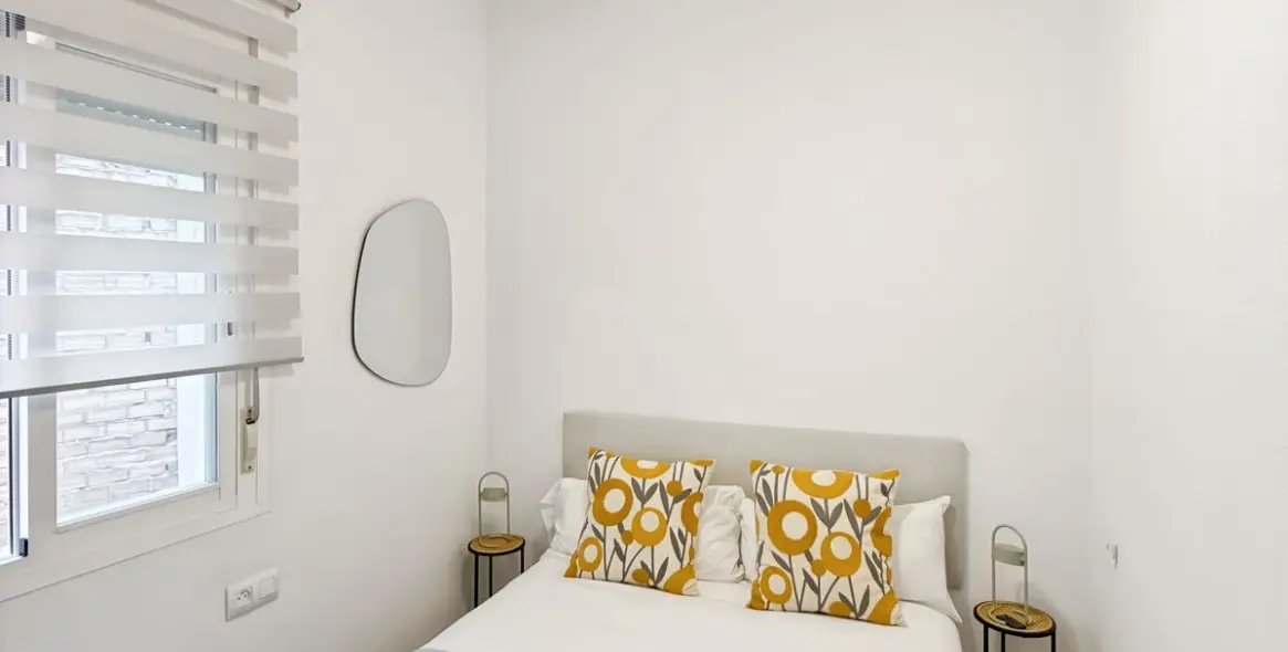 Venta de apartamento en planta media en La Merced 11